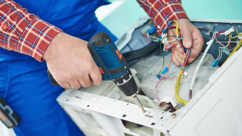 Çiğli Mitsubishi Mitsubishi çamaşır makinesi kart tamiri – Su almama arızası orijinal parça ile giderildi. - Teknik servis örneği